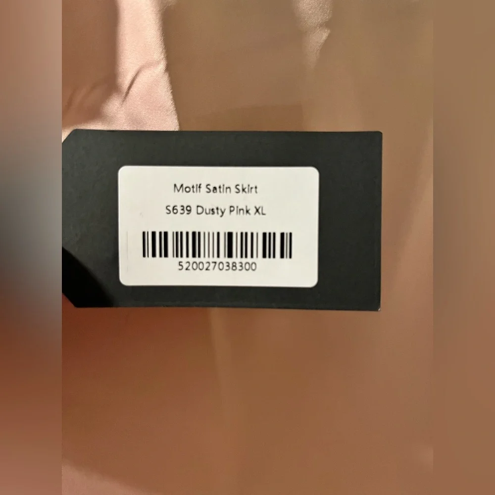 Aleeza Paris Dusty Pink Motif Satin Slip Skirt - Picture 6 of 15